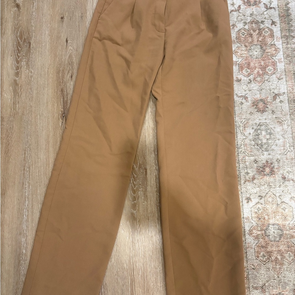 A&F tan pleated trouser